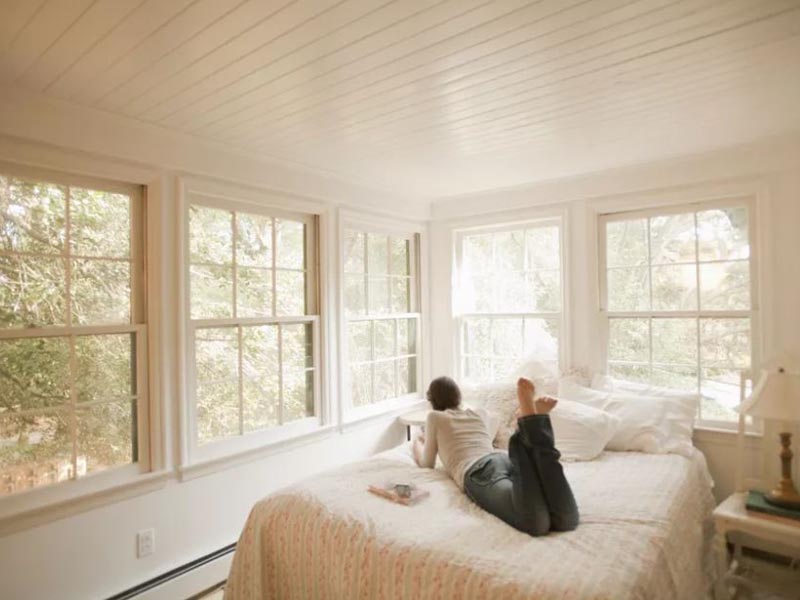 giuong ngu duoi cua so